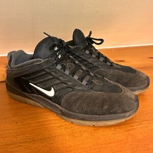 Black Nike SB Vertebrae. Worn but plenty life left. Black w/ gum sole. Size 10
